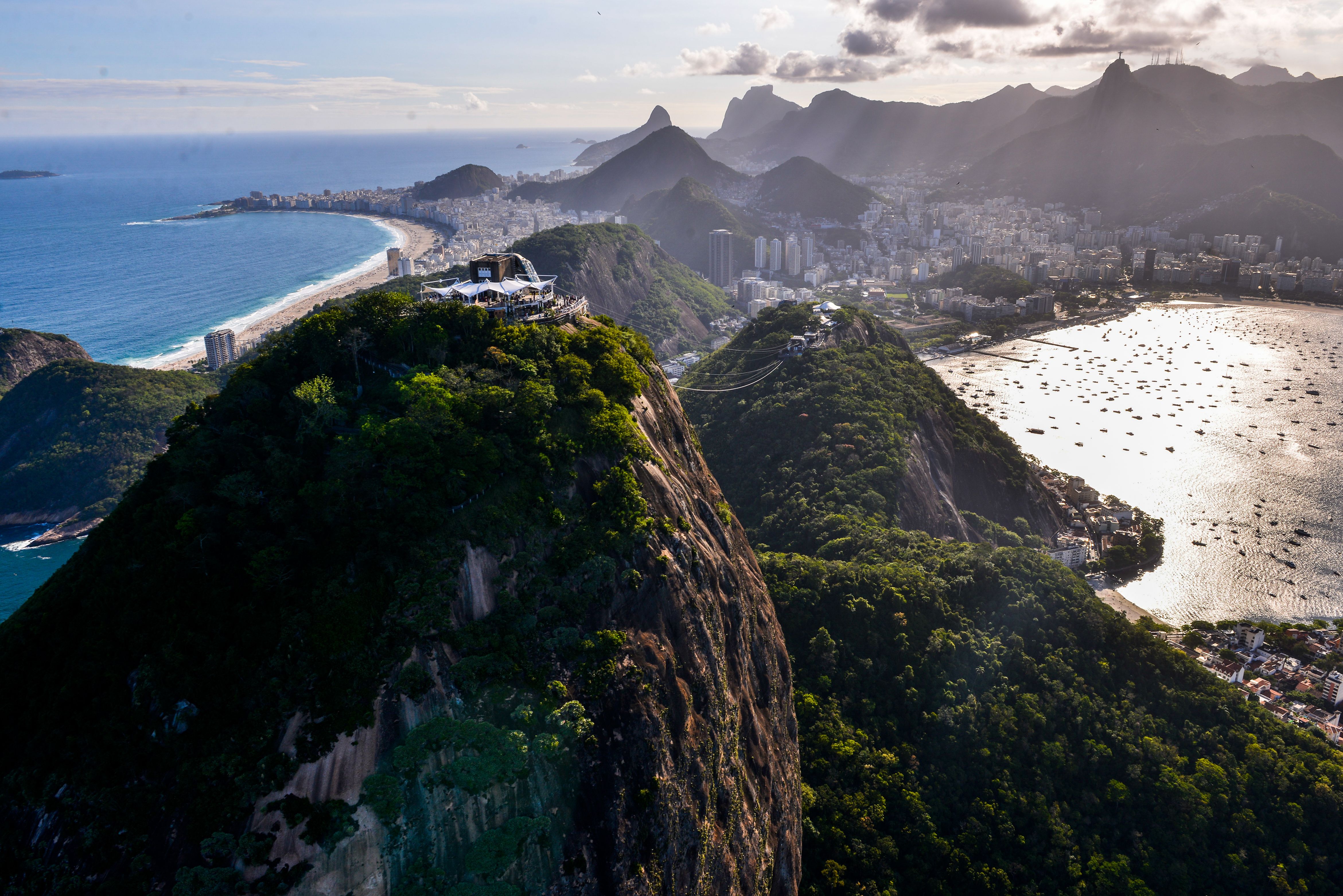 Imagem do morro da Urca e Pão de açúcar